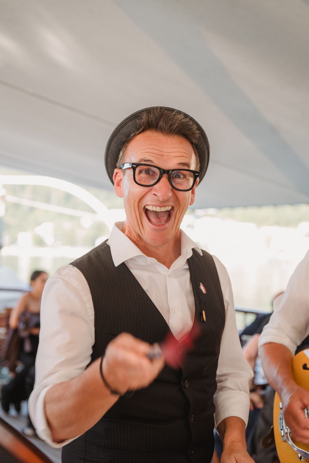 Johannes Trojan von The Swingbugs beim Auftritt