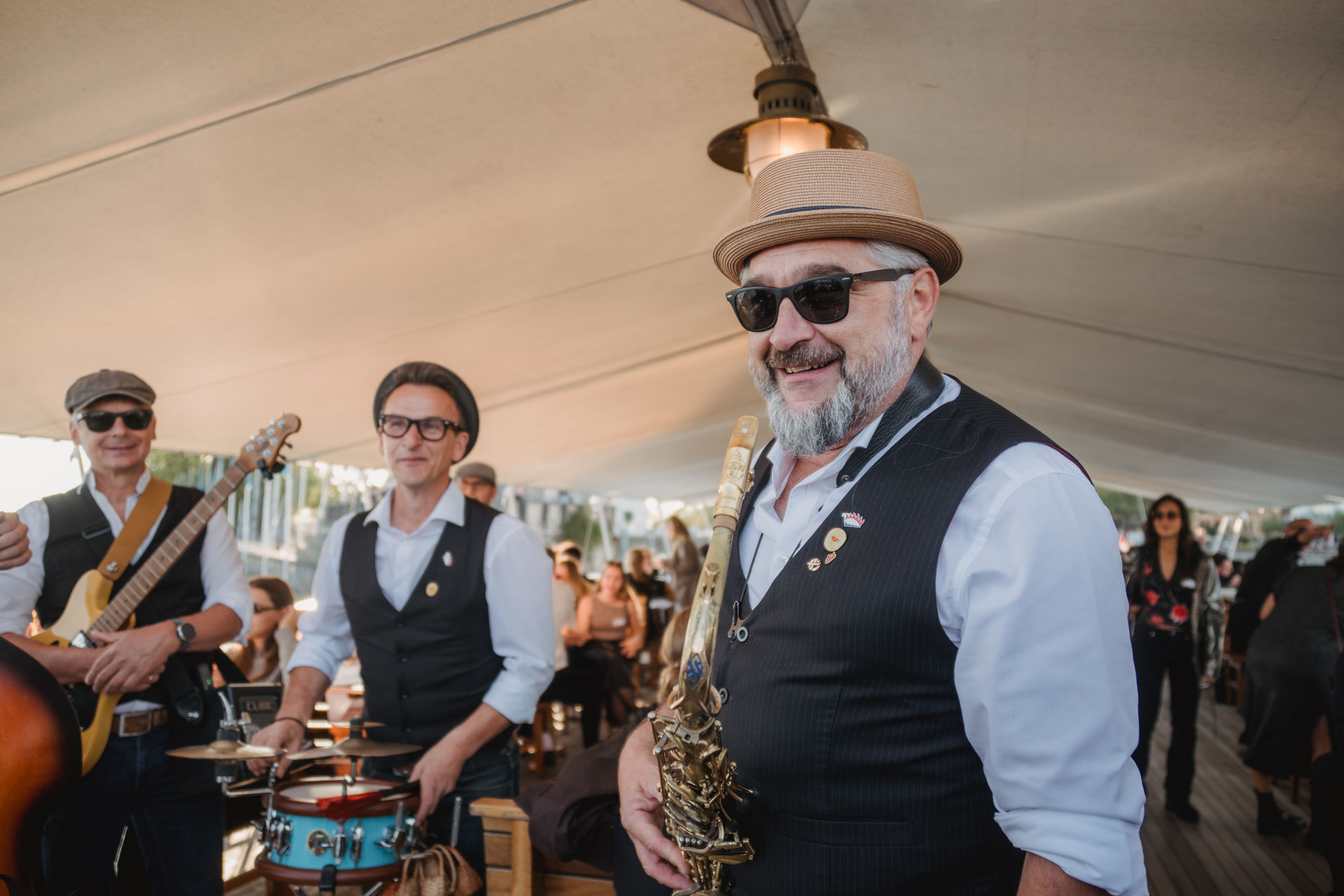 The Swingbugs spielen live vor ihren Gästen